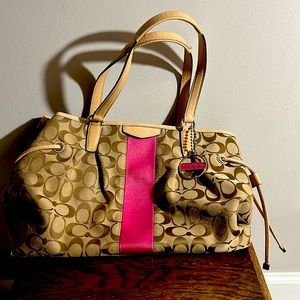 Coach Handbag with multiple compartments